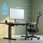 эргономичное рабочее место с правильной посадкой за компьютером и организованным пространством для здоровья позвоночника